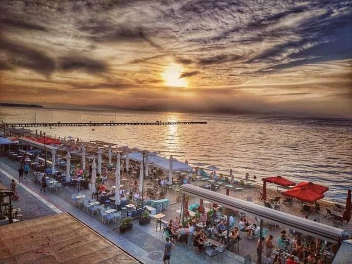 Atlantis "Pleasure By The Sea" Apartment Peraia  Bagian luar foto